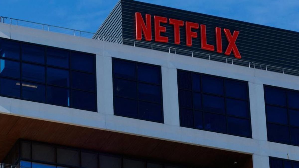 Netflix Acquires Warner Bros in Historic 82.7 Billion Dollar Deal Reshaping Hollywood Landscape
