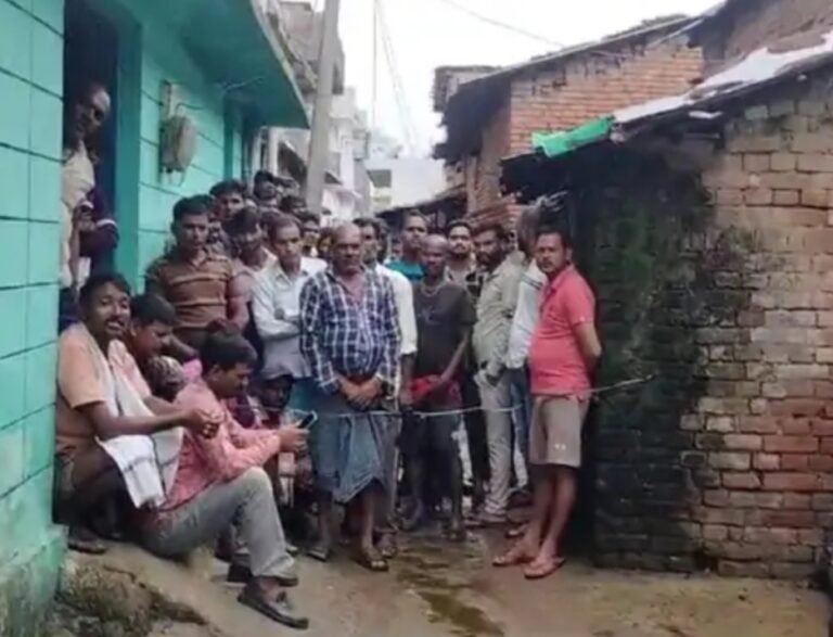 फिर सामने आयी खौफनाक तस्वीर…घर में मिली मां बेटी की अधजली लाश…पुलिस के साथ पहुंची फोरेंसिक टीम…इलाके में सनसनी