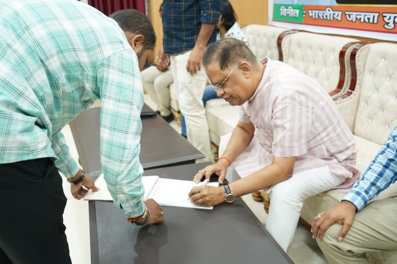 युवाओं को संभालना होगा  कमान..सदस्यता अभियान के दौरान बोले अमर…बहुत जरूरी है युवाओं में राजनैतिक जागरण