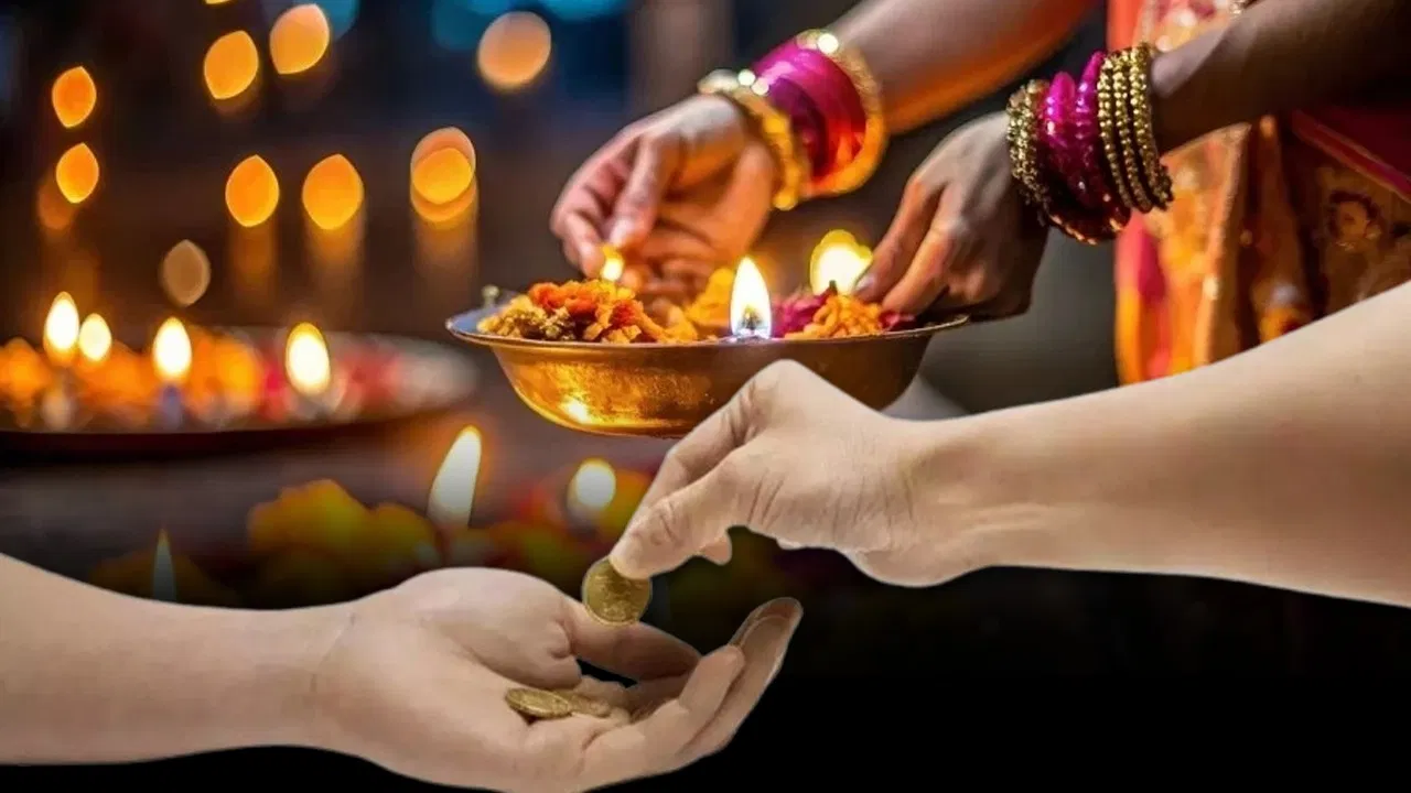 Chhoti Diwali 2024: यहां जानिए कि छोटी दिवाली के दिन कितने दीये जलाने चाहिए