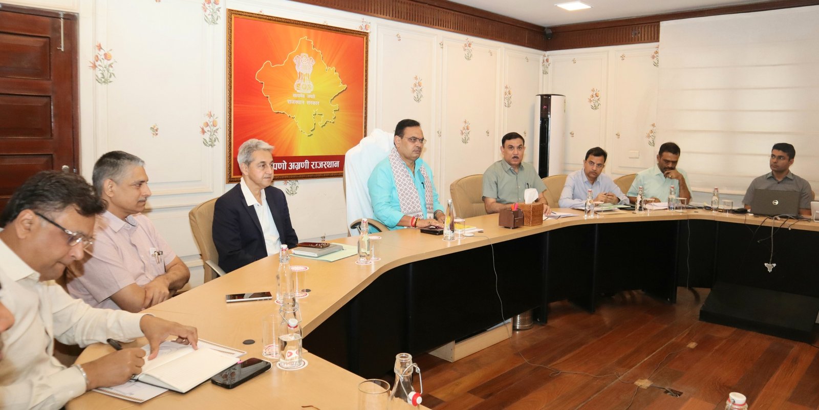 9 हजार पटवारियों को मिलेंगे टैबलेट,राज्य सरकार की पहली वर्षगांठ पर प्रदेशवासियों को बड़ी सौगातें