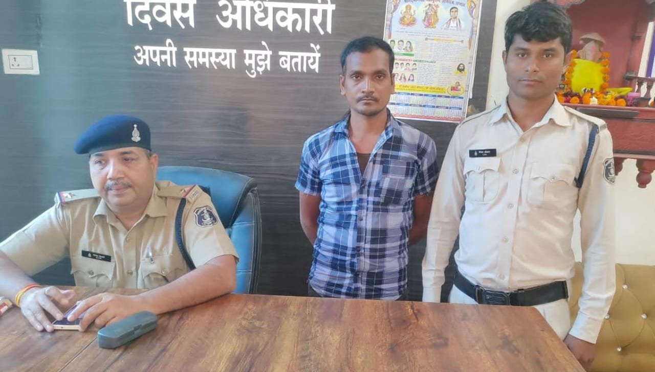 सातवां जमीन ठग भी पकड़ाया…फरारी के दौरान दीपावली मनाने आया था घर…पुलिस ने सरकारी जमीन चोर को यहां से किया गिरफ्तार