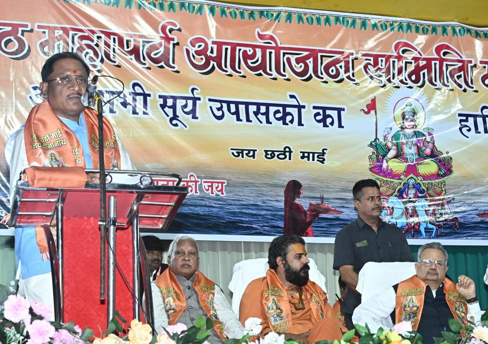 खारुन नदी तट पर छठी मैया की मंगल आरती में शामिल हुए मुख्यमंत्री खारुन नदी तट पर छठी मैया की मंगल आरती में शामिल हुए मुख्यमंत्री