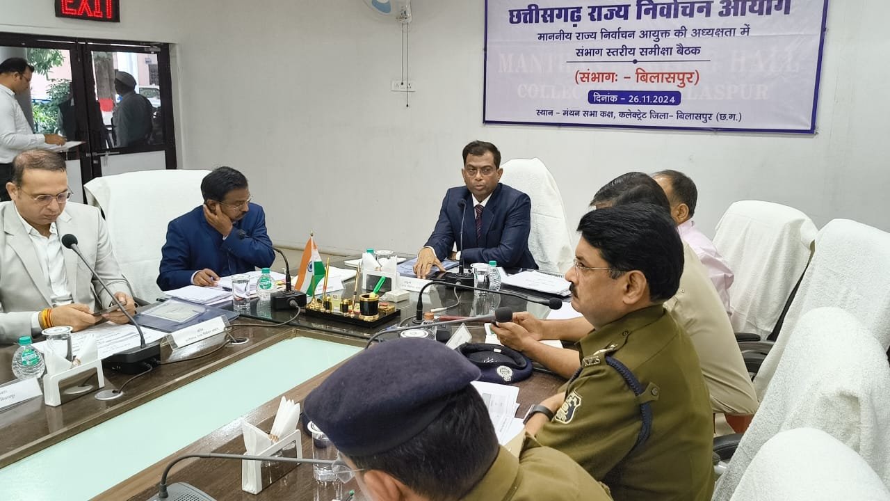 निकाय चुनावः राज्य निर्वाचन अधिकारी की कलेक्टर और पुलिस कप्तानों से चर्चा…बताया…समन्वय के साथ मतदान प्रक्रिया को कैसे बनाए पारदर्शी