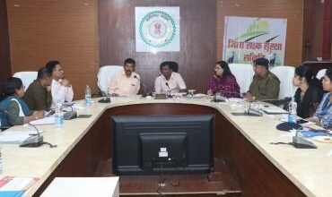 CG NEWS:नशीली दवाइयों की बिक्री रोकने हर एक मेडिकल स्टोर में लगेंगे CCTV कैमरे, सूरजपुर कलेक्टर-एसपी ने ली अफसरों की मीटिंग