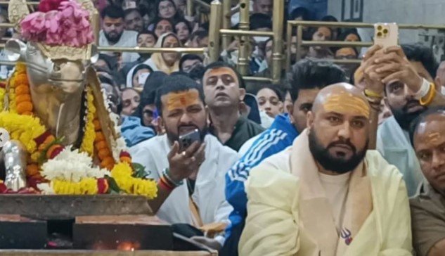 महाकाल के दर पहुंचे बी प्राक, भस्म आरती में हुए शामिल महाकाल के दर पहुंचे बी प्राक, भस्म आरती में हुए शामिल