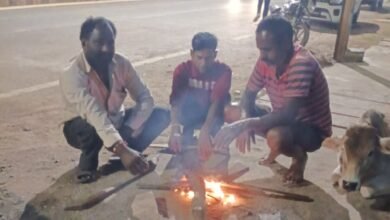 Bilaspur- निगम ने चौक चौराहे पर जलाए अलाव,ठंड में लोगों को मिलेगी राहत