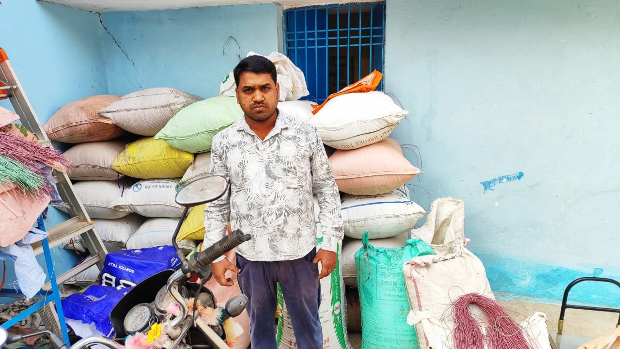 खाद्य और राजस्व टीम छापा…दो अलग अलग ठिकानों से बरामद हुआ धान का अवैध स्टॉक …दोनों मामलों में अपराध दर्ज खाद्य और राजस्व टीम छापा…दो अलग अलग ठिकानों से बरामद हुआ धान का अवैध स्टॉक …दोनों मामलों में अपराध दर्ज