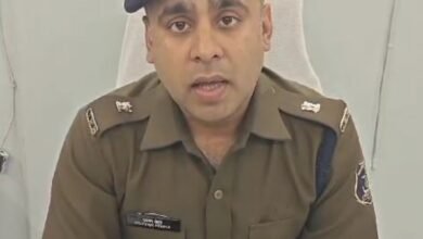 तोड़फोड़, जान से मारने की धमकी देना पड़ा भारी…पुलिस ने फरार आरोपी को किया गिरफ्तार…कठोर धाराओं में भेजा जेल