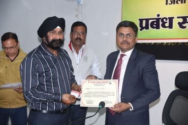 CG NEWS:अमरजीत दुआ रेड क्रास सोसाइटी प्रबंध समिति के सदस्य निर्वाचित, कलेक्टर ने दिया प्रमाण पत्र