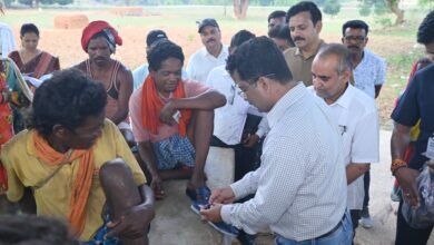 प्रमुख सचिव सोनमणि बोरा ने पीएम जनमन मॉडल आवास छतौरी का किया निरीक्षण