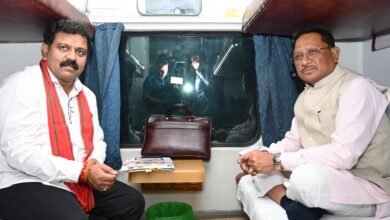 मुख्यमंत्री साय ट्रेन से सरगुजा के लिए हुए रवाना..कहा – ट्रेन की यात्रा हमेशा स्मृतियों को ताजा कर देती है