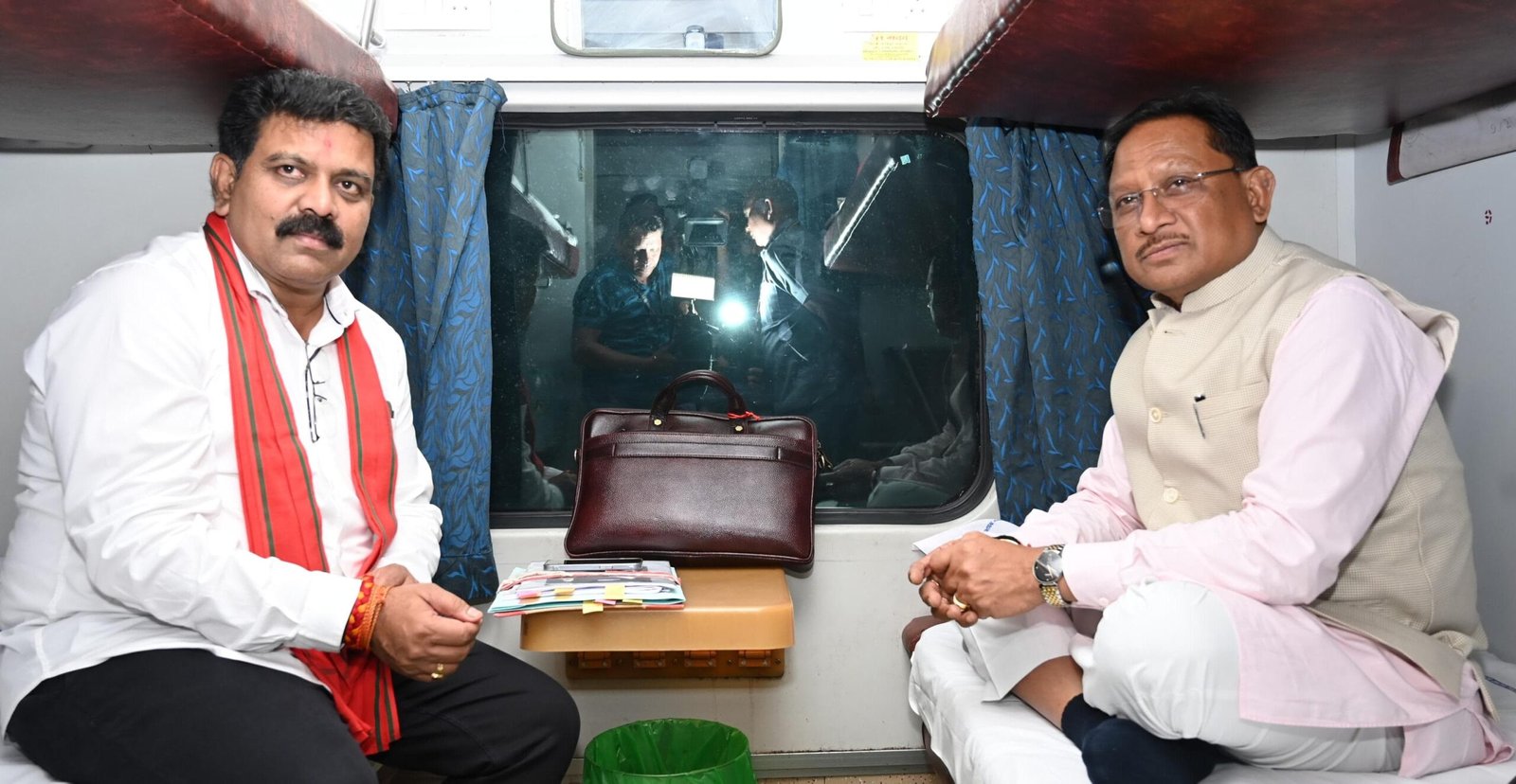 मुख्यमंत्री साय ट्रेन से सरगुजा के लिए हुए रवाना..कहा – ट्रेन की यात्रा हमेशा स्मृतियों को ताजा कर देती है
