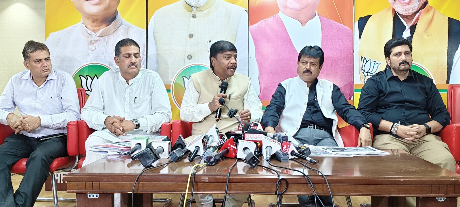 BJP ने जारी किए कोयला आबंटन और पेड़ों की कटाई के भूपेश बघेल सरकार के कई दस्तावेज BJP ने जारी किए कोयला आबंटन और पेड़ों की कटाई के भूपेश बघेल सरकार के कई दस्तावेज
