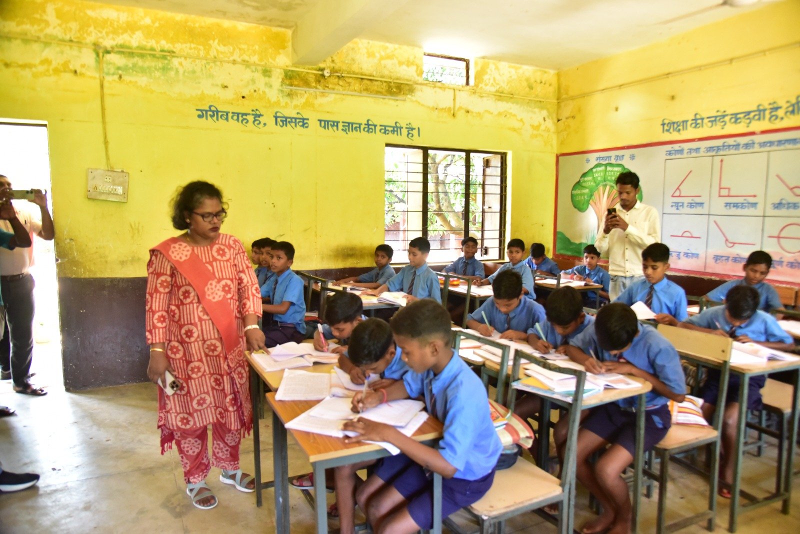 Kondagaon News – कलेक्टर ने आश्रम छात्रावासों का किया निरीक्षण Kondagaon News – कलेक्टर ने आश्रम छात्रावासों का किया निरीक्षण