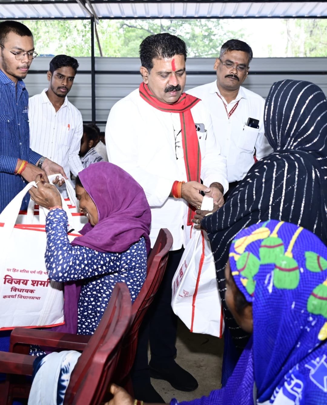 प्रदेश में पहली बार दीपावली पर उपमुख्यमंत्री विजय शर्मा ने किया स्वच्छता दीदियों व कमांडो के साथ जलपान एवं स्नेहिल सम्मान 1 IMG 20251020 WA0049