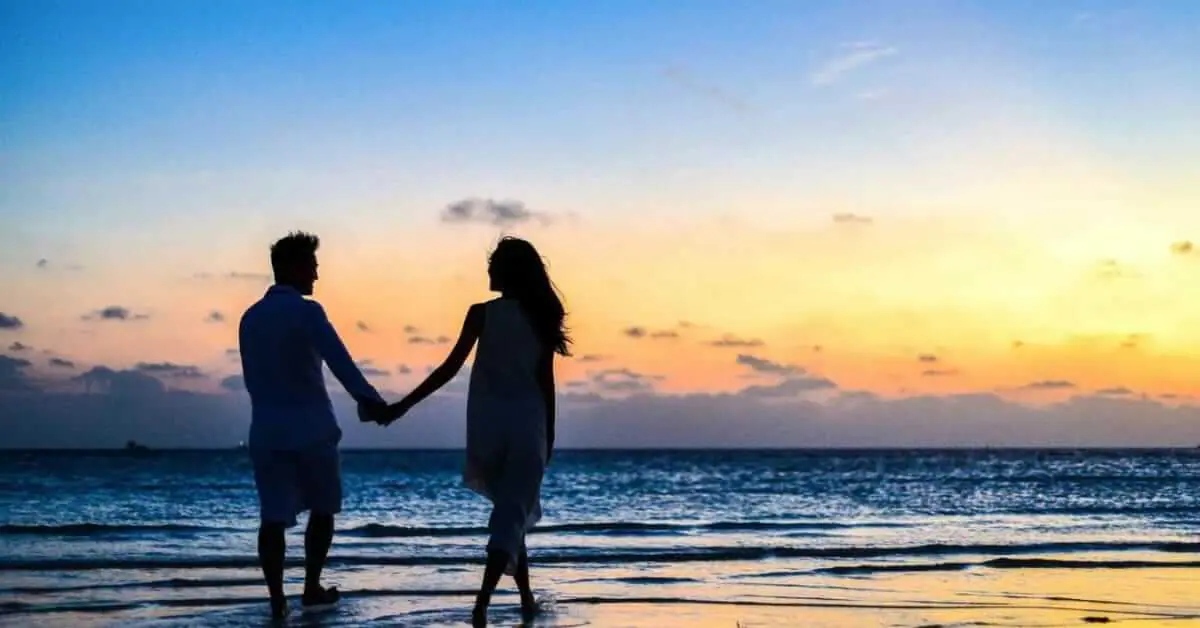 Best Honeymoon Destination: शादी के बाद बजट हो गया है टाइट? इन 4 शानदार और किफायती जगहों पर मनाएं यादगार हनीमून!
