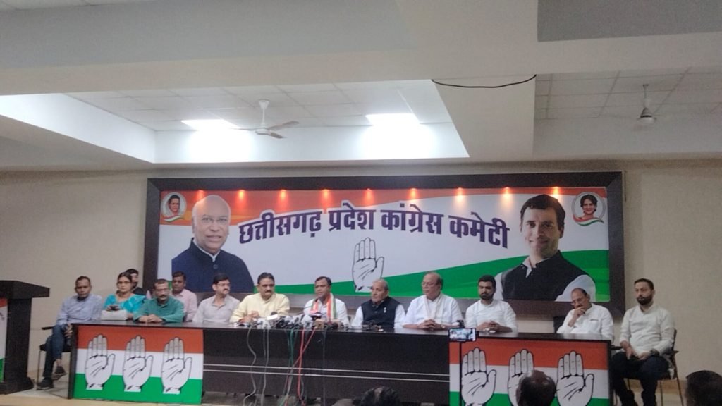 PCC चीफ बैज ने पीएम के दौरे से पहले पूछे 21 सवाल, कहा- मोदी की गारंटी दम तोड़ चुकी है, क्या राज्योत्सव में देंगे इसका जवाब PCC चीफ बैज ने पीएम के दौरे से पहले पूछे 21 सवाल, कहा- मोदी की गारंटी दम तोड़ चुकी है, क्या राज्योत्सव में देंगे इसका जवाब