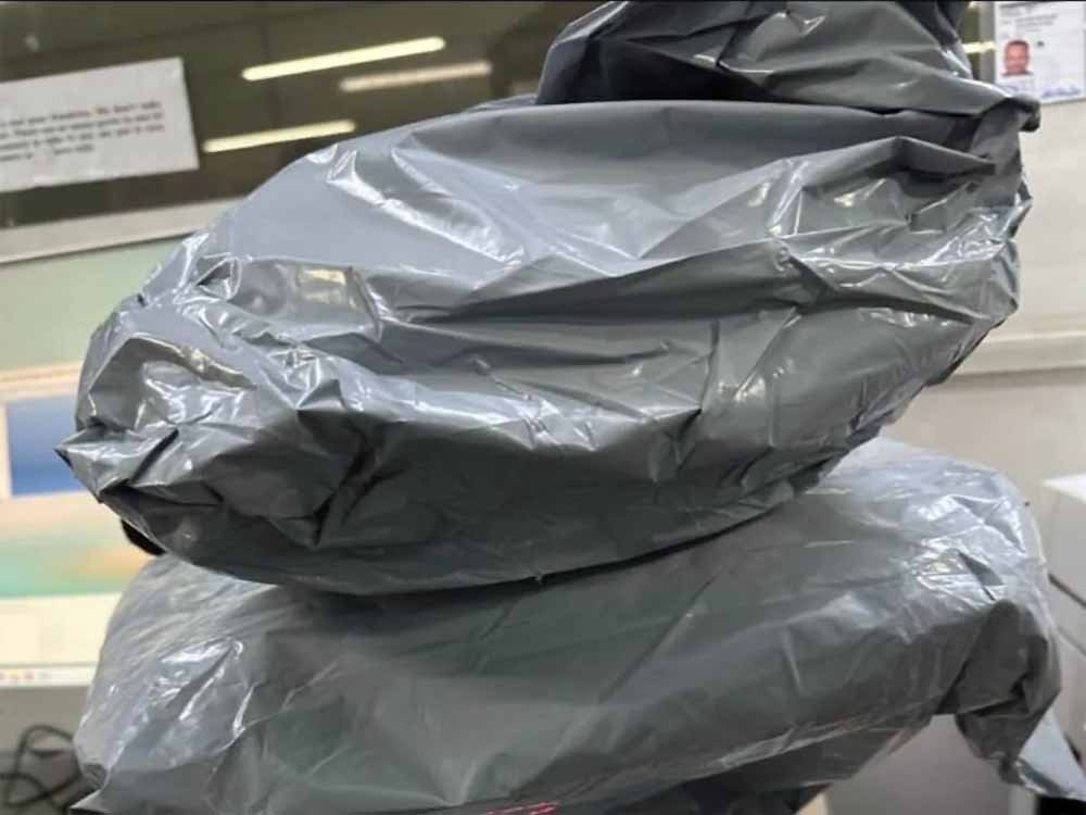 Black Clothes Ban: सरकार के आदेश से दुकानों में छाई हलचल, जानिए पूरा मामला