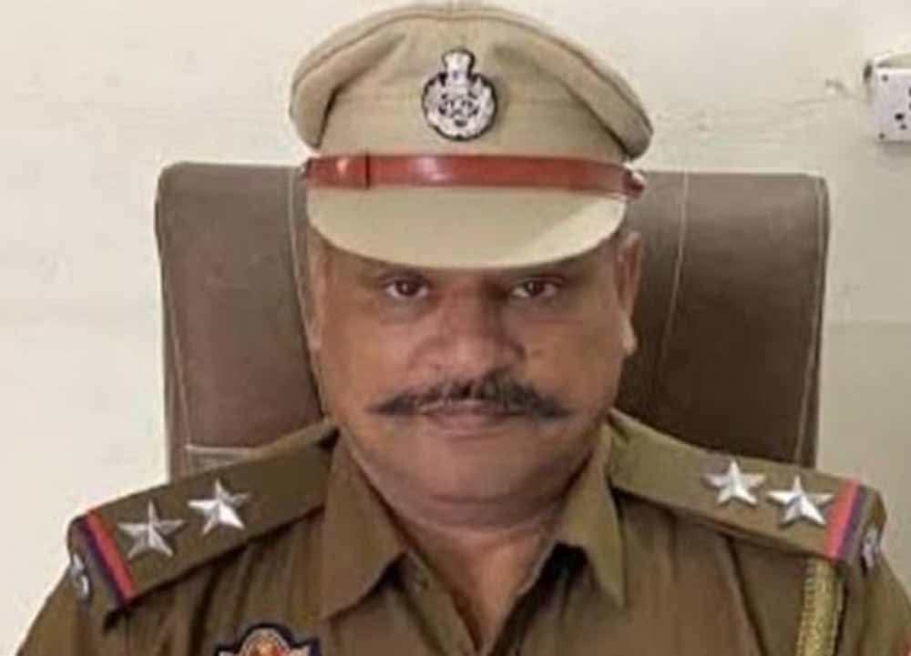 SHO भूषण कुमार पर शिकंजा कसने की तैयारी! फिल्लौर पुलिस विभाग में मचा हड़कंप SHO भूषण कुमार पर शिकंजा कसने की तैयारी! फिल्लौर पुलिस विभाग में मचा हड़कंप