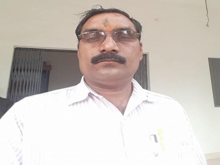 PWD के सब इंजीनियर को ACB की टीम रिश्वत लेते रंगे हाथों पकड़ा,घर पर भी पड़ी रेड PWD के सब इंजीनियर को ACB की टीम रिश्वत लेते रंगे हाथों पकड़ा,घर पर भी पड़ी रेड