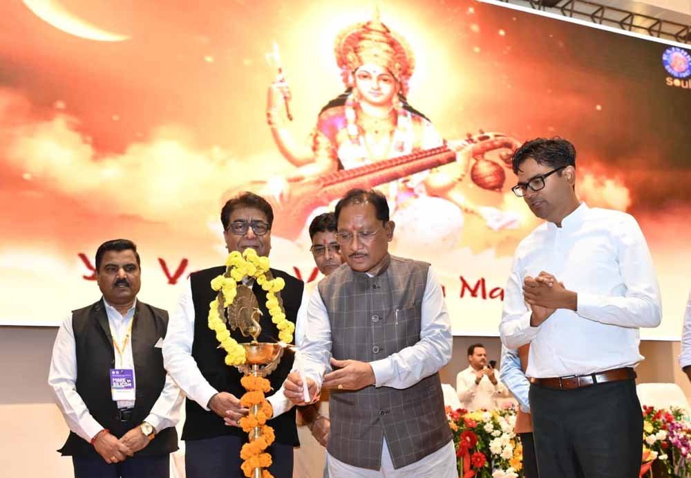 मुख्यमंत्री ने किया ‘मेक इन सिलिकॉन’ संगोष्ठी का शुभारंभ मुख्यमंत्री ने किया ‘मेक इन सिलिकॉन’ संगोष्ठी का शुभारंभ