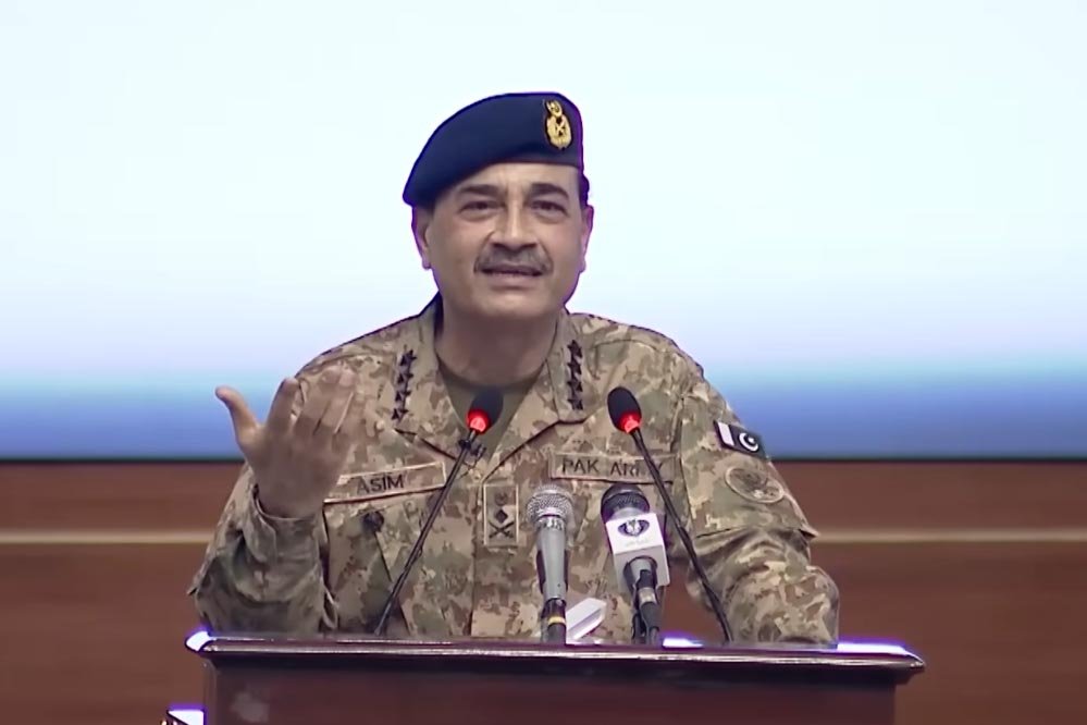 आसिम मुनीर बनने जा रहे हैं पाकिस्तान के ‘बादशाह’, जानें वह संशोधन जो बदल देगा सत्ता का समीकरण