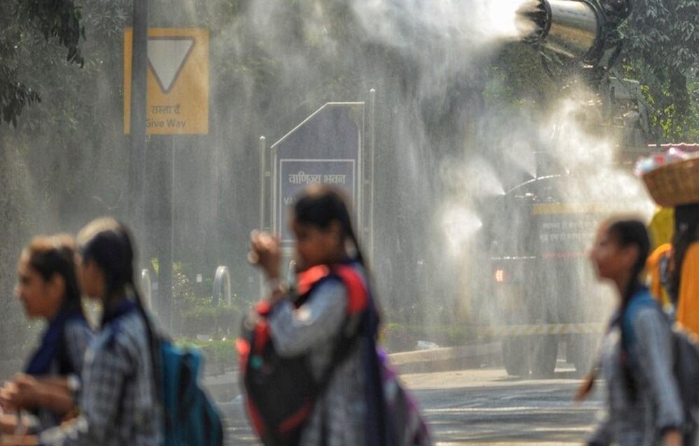 गंभीर वायु गुणवत्ता को देखते हुए दिल्ली स्कूलों में ऑनलाइन और ऑफलाइन दोनों मोड लागू गंभीर वायु गुणवत्ता को देखते हुए दिल्ली स्कूलों में ऑनलाइन और ऑफलाइन दोनों मोड लागू