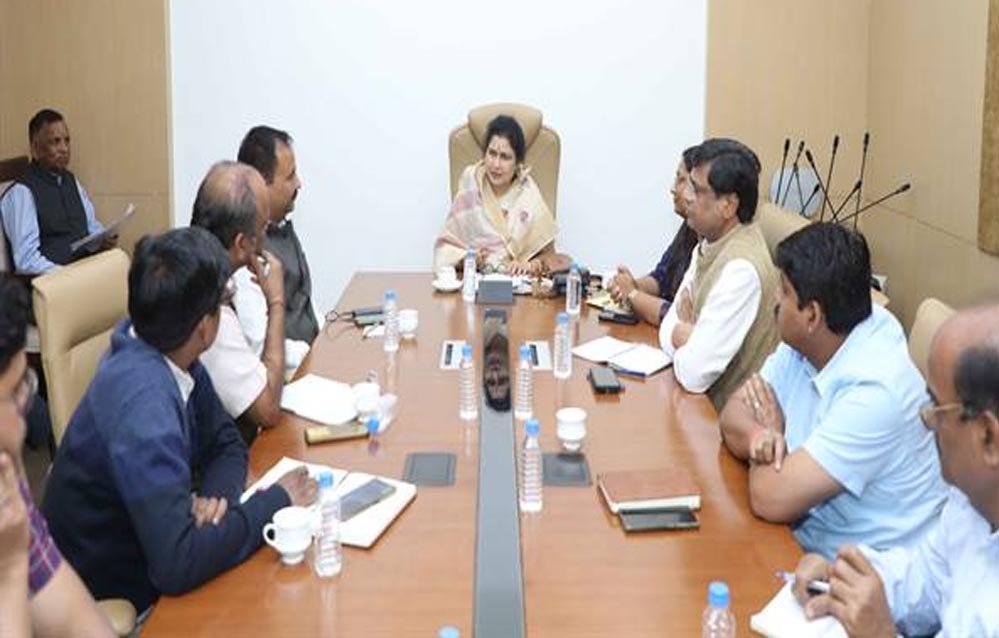 राज्यमंत्री श्रीमती गौर ने दिए निर्देश — विकास कार्यों में तेजी लाएं, ताकि जनता को मिले सीधा लाभ