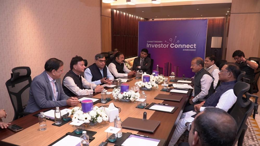 छत्तीसगढ़-गुजरात रिश्तों में नई मजबूती — CM विष्णु देव साय का गुजरात दौरा बना विकास का सेतु छत्तीसगढ़-गुजरात रिश्तों में नई मजबूती — CM विष्णु देव साय का गुजरात दौरा बना विकास का सेतु