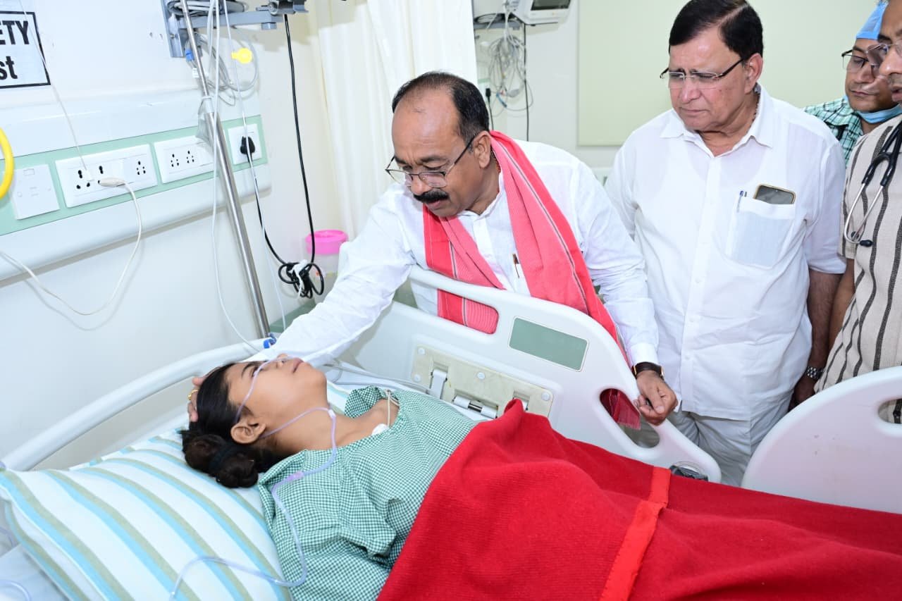 बिलासपुर रेल हादसे के घायलों से मिले डिप्टी सीएम अरुण साव,अस्पताल पहुंचकर जानी स्थिति, डॉक्टरों को बेहतर इलाज के दिए निर्देश