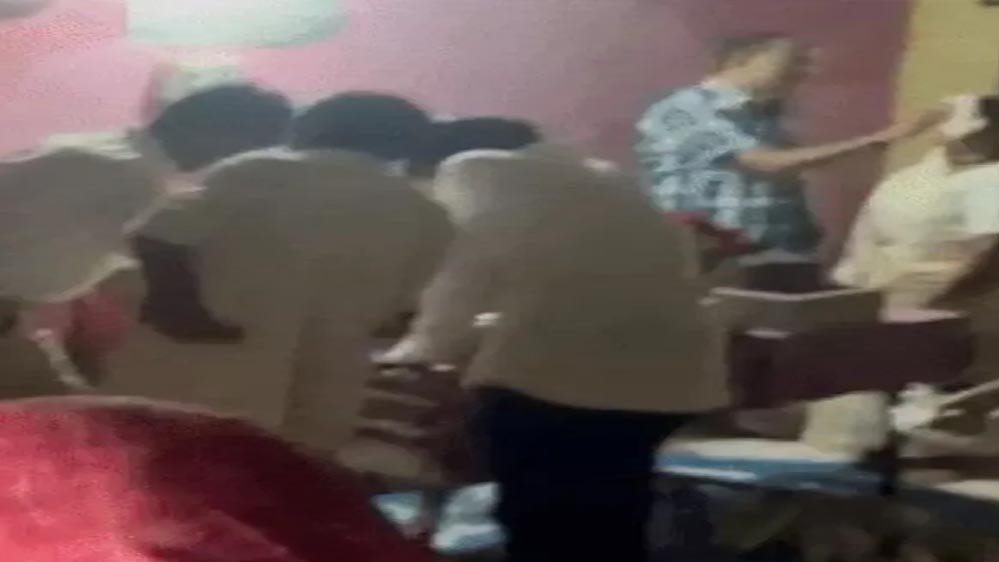 इलाज के बहाने धर्मांतरण: रतलाम में SIT गठित, पास्टर के सैलरी और राज खुले रिमांड में इलाज के बहाने धर्मांतरण: रतलाम में SIT गठित, पास्टर के सैलरी और राज खुले रिमांड में