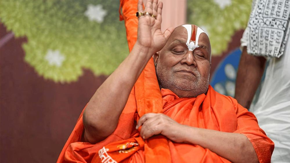 रामभद्राचार्य का बयान: भारत में रहना है तो बोलना होगा ‘जय श्री राम’ रामभद्राचार्य का बयान: भारत में रहना है तो बोलना होगा ‘जय श्री राम’