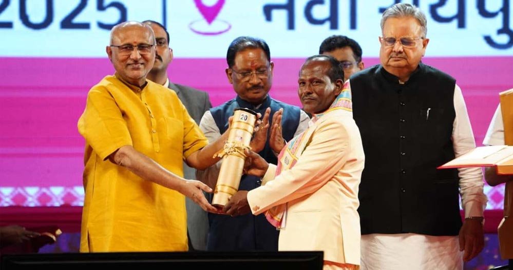 छत्तीसगढ़ रजत महोत्सव-2025 : उपराष्ट्रपति सी.पी. राधाकृष्णन ने 37 विभूतियों और 4 संस्थाओं को अलंकरण से किया सम्मानित