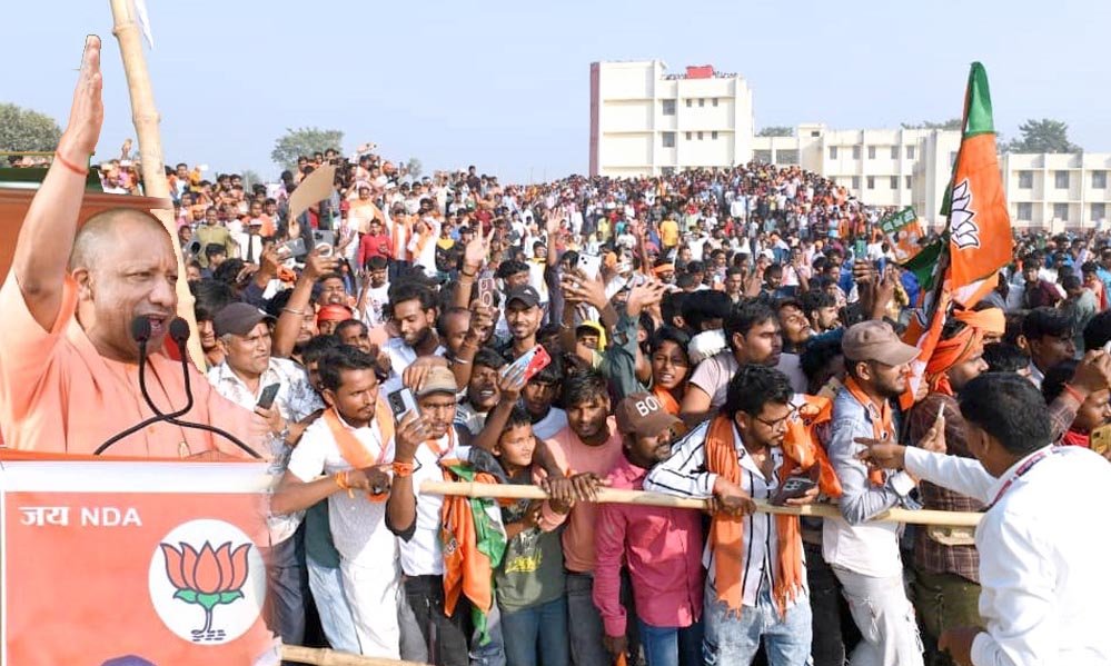 सीएम योगी ने पहली रैली में रक्सौल से भाजपा प्रत्याशी प्रमोद कुमार सिन्हा और नरकटिया से जदयू प्रत्याशी विशाल कुमार को जिताने की अपील की