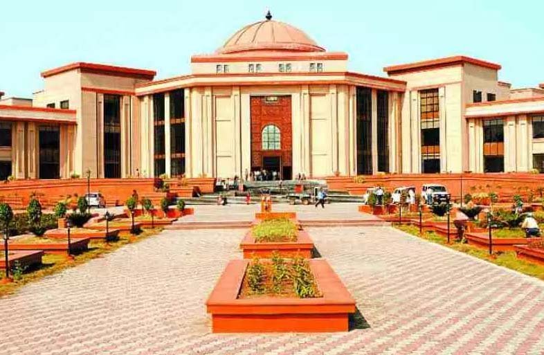 CG Highcourt: बिना सूचना के एसीआर में खराब ग्रेडिंग अवैध, हाईकोर्ट ने हेड कांस्टेबल को सब-इंस्पेक्टर पद पर पदोन्नत करने का दिया आदेश