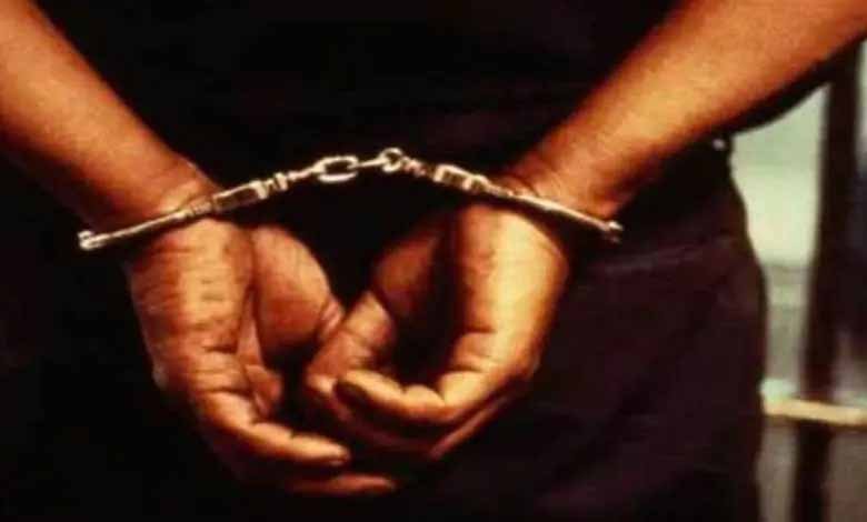 CG News-गड़ा धन निकालने के नाम पर लाखों की ठगी: झाड़-फूंक का ढोंग रचने वाला आरोपी गिरफ्तार CG News-गड़ा धन निकालने के नाम पर लाखों की ठगी: झाड़-फूंक का ढोंग रचने वाला आरोपी गिरफ्तार