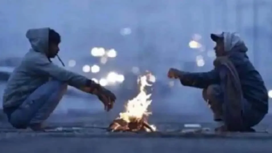 छत्तीसगढ़ में नवंबर में पड़ने लगी कड़ाके की ठंड, इन जिलों में शीतलहर का यलो अलर्ट जारी छत्तीसगढ़ में नवंबर में पड़ने लगी कड़ाके की ठंड, इन जिलों में शीतलहर का यलो अलर्ट जारी