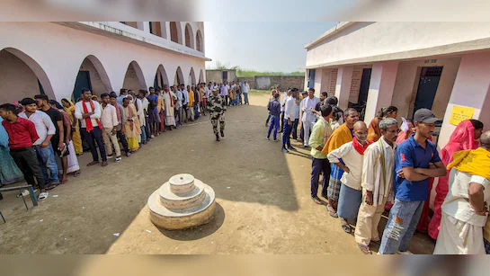 Bihar Election 2025 : बिहार में दूसरे चरण का मतदान जारी, अब तक 14.55 फीसदी मतदान, कुछ बूथों में देरी से शुरू हुई मतदान Bihar Election 2025 : बिहार में दूसरे चरण का मतदान जारी, अब तक 14.55 फीसदी मतदान, कुछ बूथों में देरी से शुरू हुई मतदान