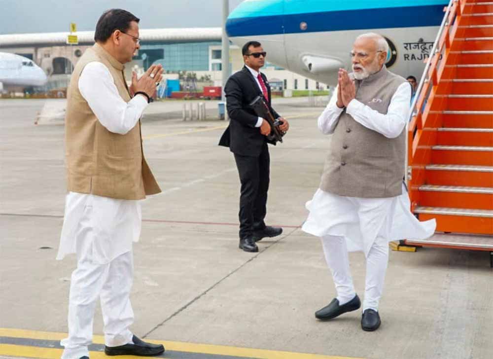 PM मोदी उत्तराखंड दौरे पर: बच्चों से लिया गुलाब, लॉन्च किए विकास प्रोजेक्ट्स 1 modi1 6