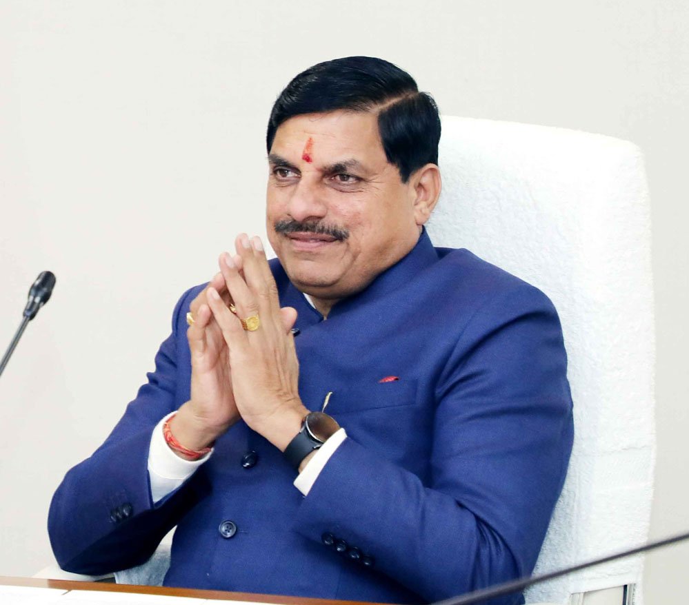 मुख्यमंत्री डॉ. यादव का लाड़ली बहनों और स्वच्छता दीदियों ने जताया आभार 1 mohan 18A 2 1 1