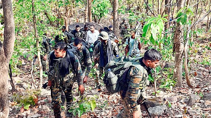 Breaking : बीजापुर में जवानों और नक्सलियों की मुठभेड़, बड़े लीडर्स के ढेर होने की खबर Breaking : बीजापुर में जवानों और नक्सलियों की मुठभेड़, बड़े लीडर्स के ढेर होने की खबर