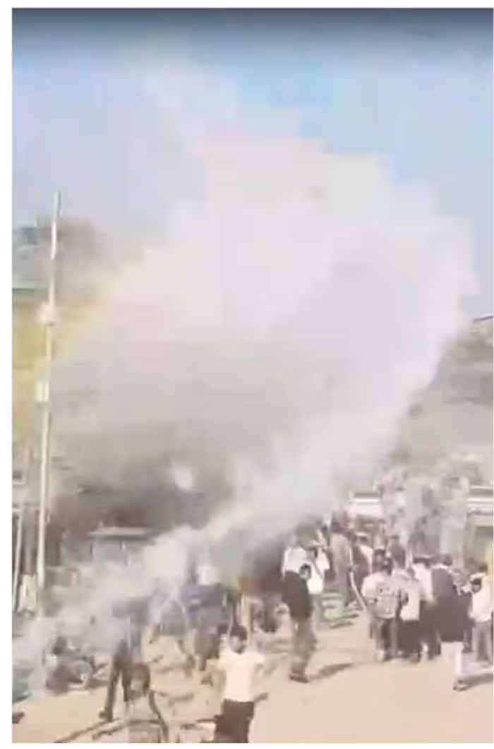 MP में तनाव: पुतला फूंकने को लेकर दो गुट भिड़े, पथराव और मारपीट में तीन लोग जख्मी MP में तनाव: पुतला फूंकने को लेकर दो गुट भिड़े, पथराव और मारपीट में तीन लोग जख्मी