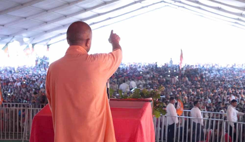 सीएम योगी ने सीतामढ़ी के परिहार से गायत्री देवी व सुरसंड में जदयू के नागेंद्र राउत के पक्ष में की रैली