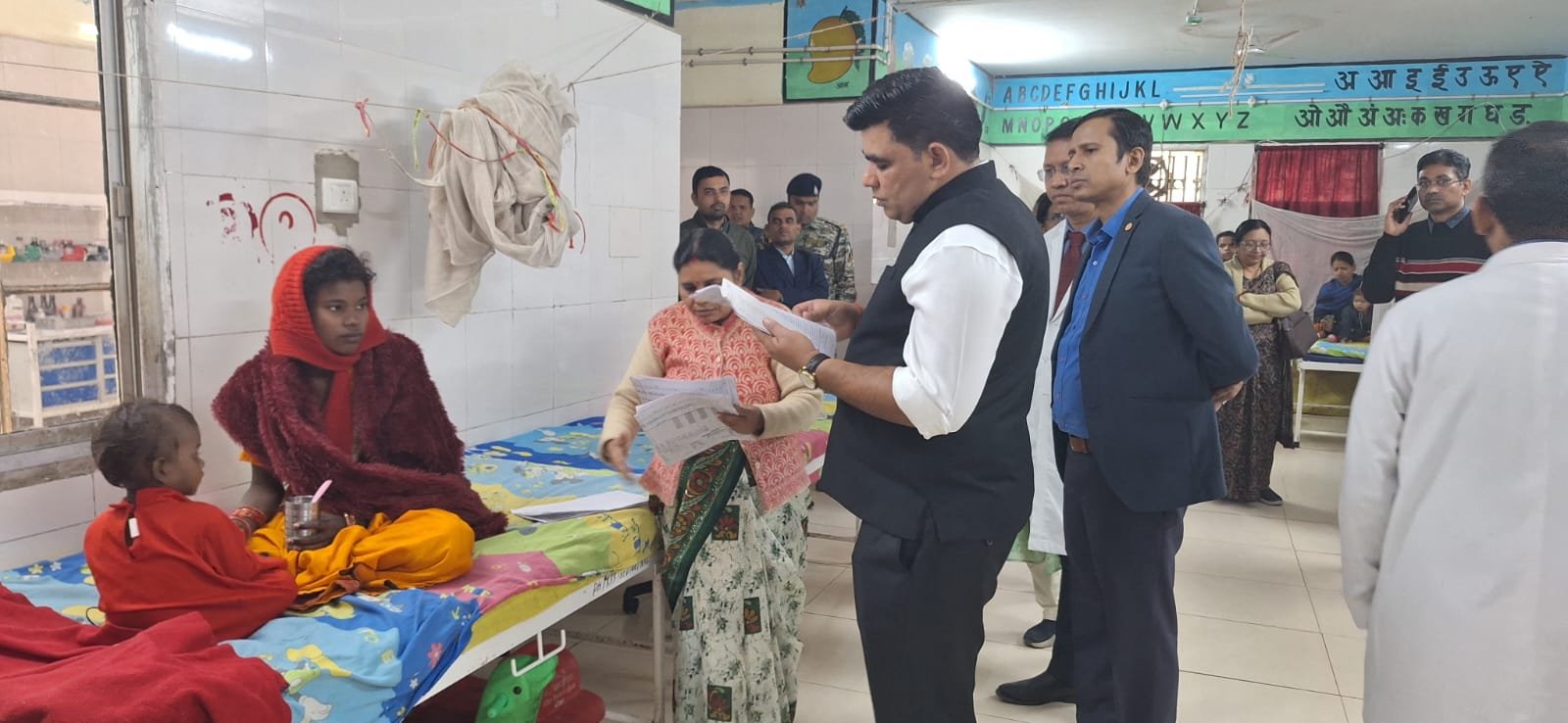 Korba News-मेडिकल कॉलेज पहुंचते ही नवपदस्थ कलेक्टर कुणाल दुदावत ने ली स्वास्थ्य सुविधाओं की टोह.. मरीजों का समय पर समुचित उपचार के दिए निर्देश