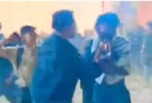 Bilaspur News: बेलतरा महोत्सव के रंग में भंग, नाचने को लेकर भिड़े दो गुट