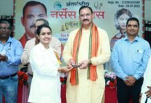 “नर्सिंग सिस्टर” अब कहलाएंगी सीनियर नर्सिंग ऑफिसर,स्वास्थ्य मंत्री ने अंतर्राष्ट्रीय नर्सेस दिवस पर नर्सों के सम्मान में पदनाम परिवर्तन की घोषणा की